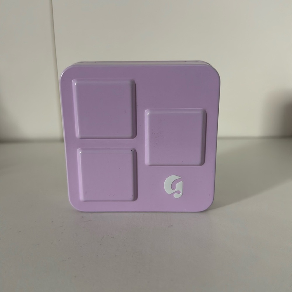 GLOSSIER X OLIVIA RODRIGO LAVENDER REFILLABLE EYESHADOW PALLET